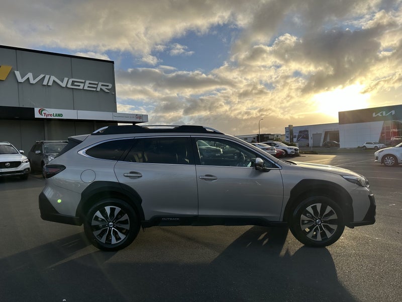 2025 Subaru Outback 2.5i Touring image 2