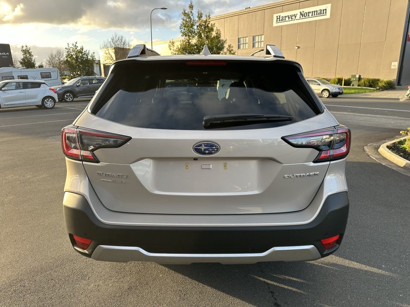 2025 Subaru Outback 2.5i Touring image 4