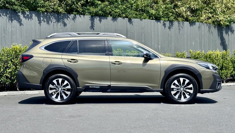 2025 Subaru Outback 2.5i Touring image 3