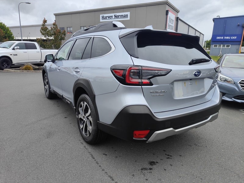 2025 Subaru Outback 2.5i Touring image 5