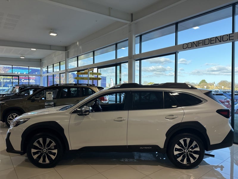 2025 Subaru Outback 2.5i Touring image 3