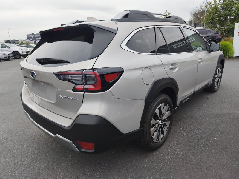2025 Subaru Outback 2.5i Touring image 3