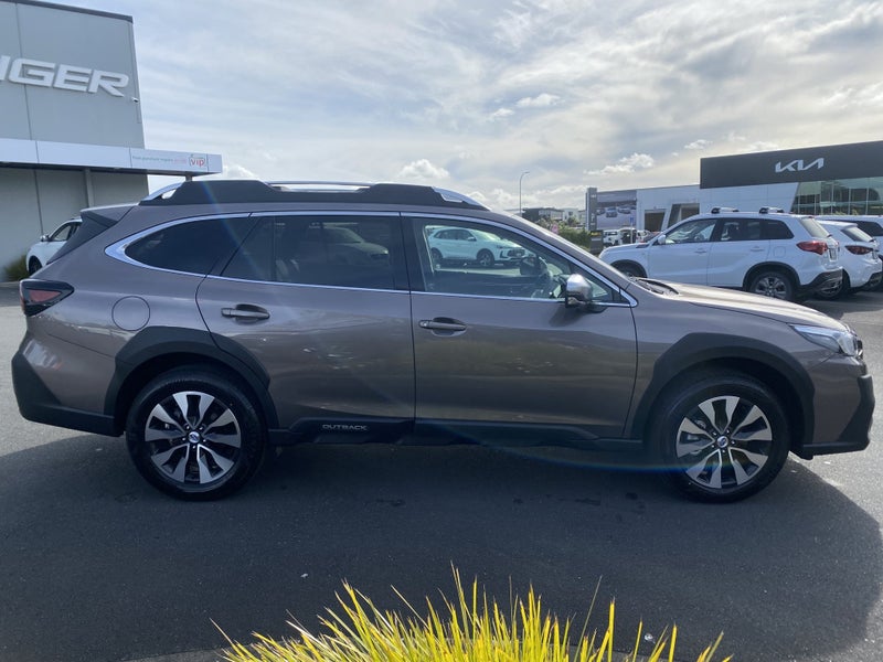 2025 Subaru Outback 2.5i Touring image 2