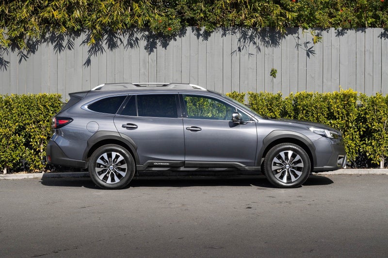 2025 Subaru Outback 2.5i Touring image 2