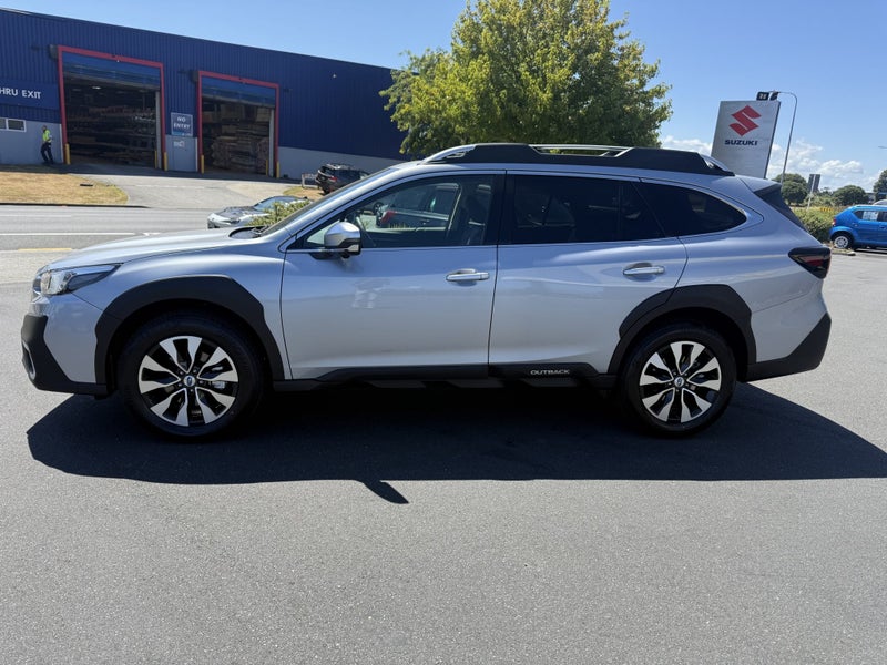 2025 Subaru Outback 2.5i Touring image 4