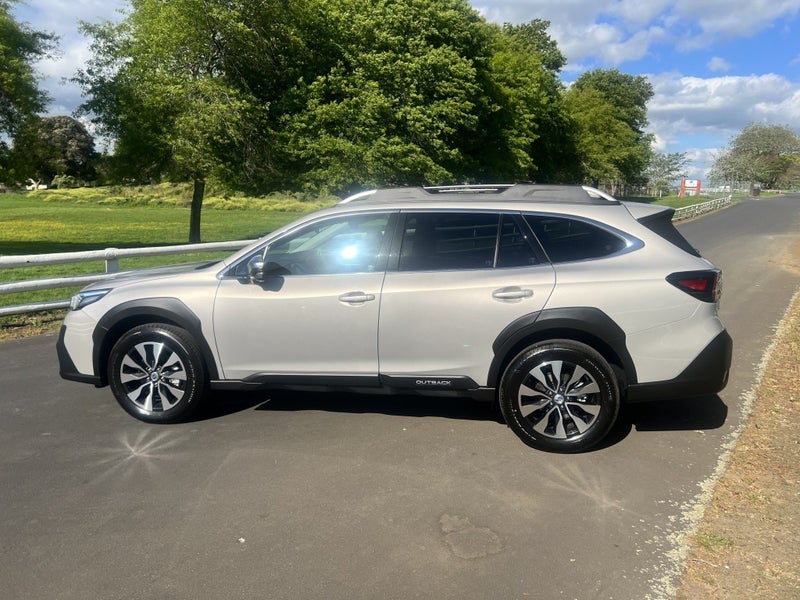 2025 Subaru Outback 2.5i Touring SLT image 4