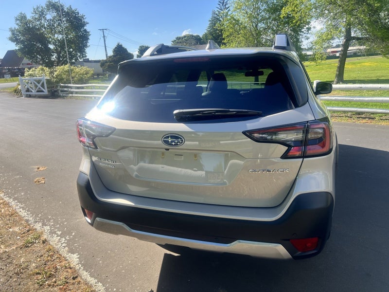 2025 Subaru Outback 2.5i Touring SLT image 5