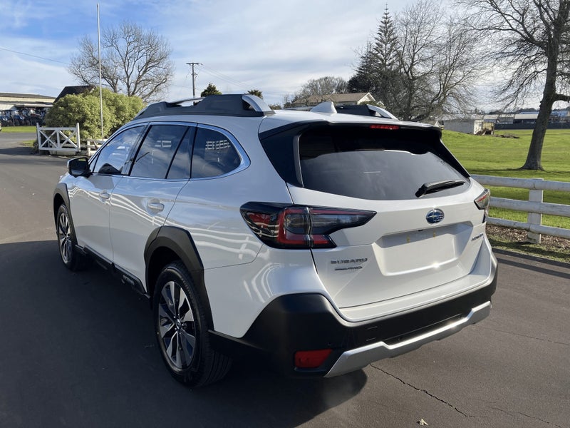 2025 Subaru Outback 2.5i Touring SLT image 4