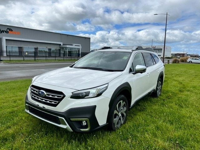 2025 Subaru Outback 2.5i Touring SLT image 3