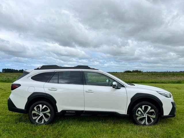2025 Subaru Outback 2.5i Touring SLT image 4