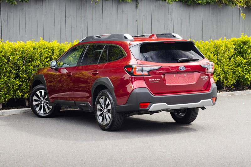 2025 Subaru Outback Touring 2.4T image 3