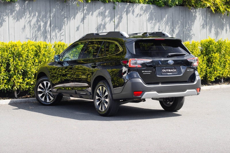 2025 Subaru Outback Touring 2.5 image 3