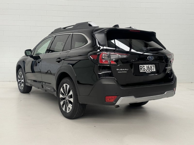 2025 Subaru Outback Touring 2.5 image 4