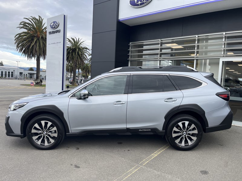 2025 Subaru Outback Touring 2.5 image 4