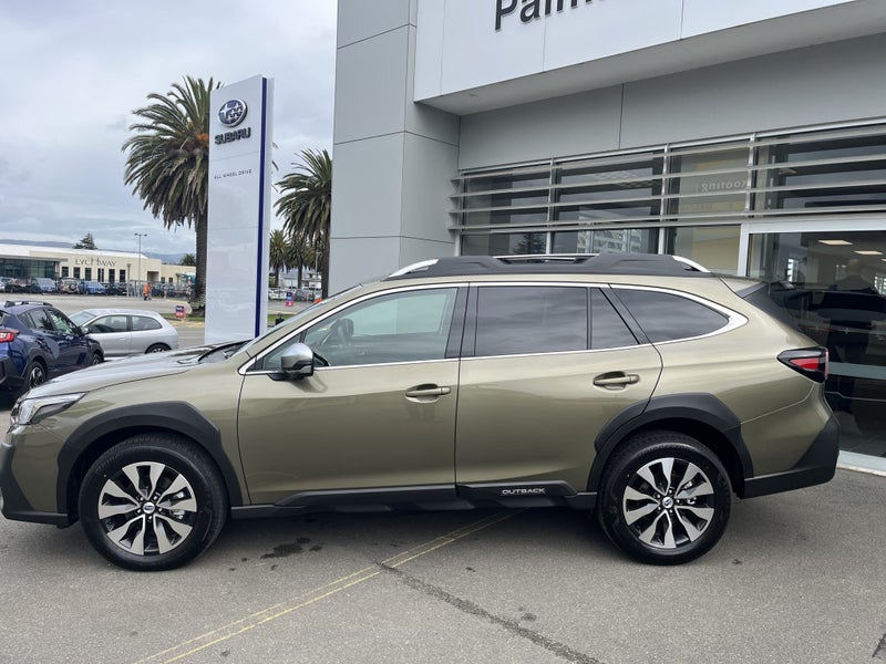 2025 Subaru Outback Touring 2.5 image 4