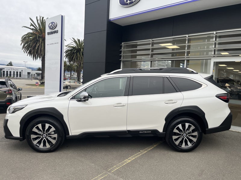 2025 Subaru Outback Touring 2.5 image 4