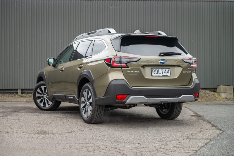 2025 Subaru Outback Touring 2.5 image 3