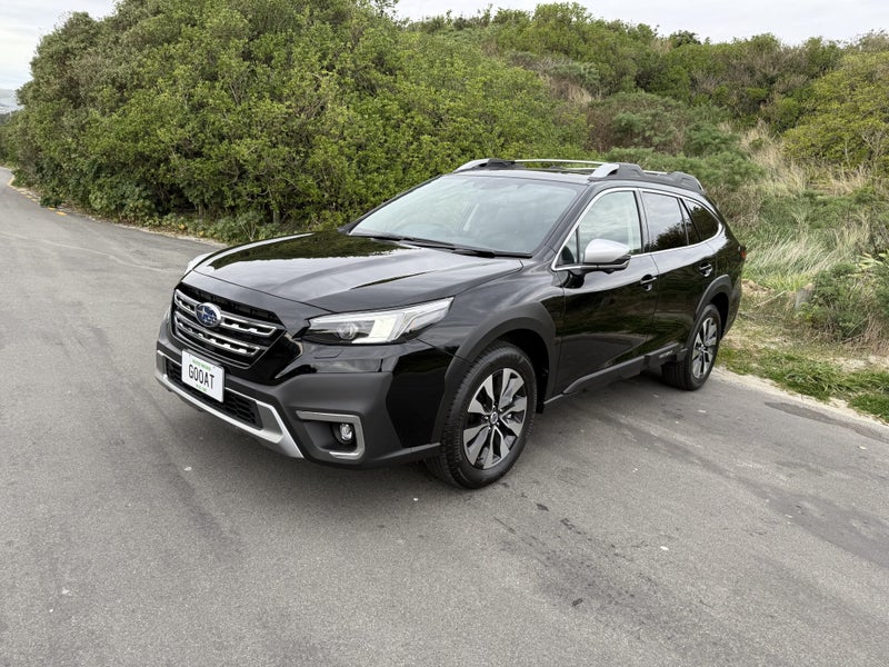2025 Subaru Outback Touring 2.5i SLT image 3