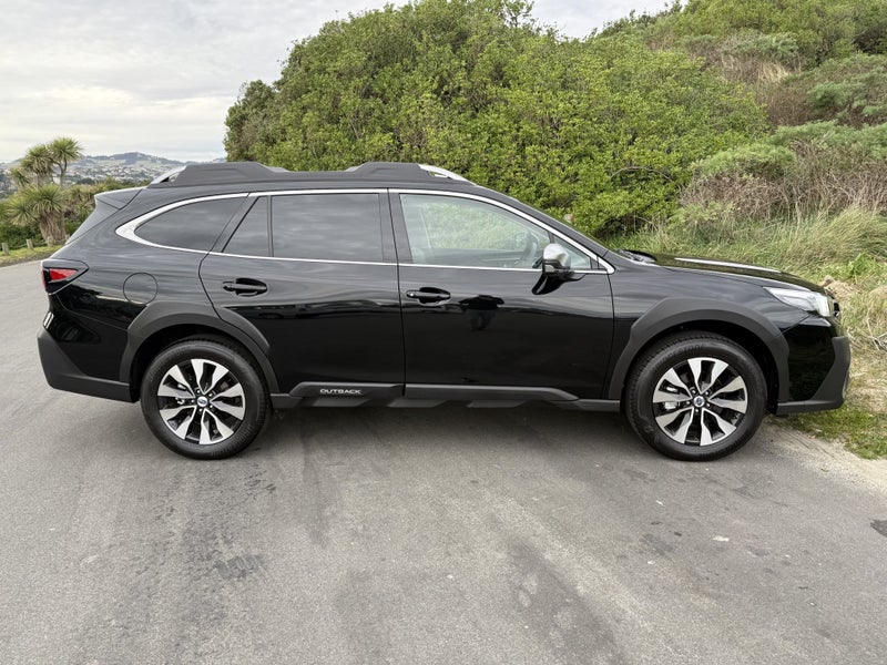 2025 Subaru Outback Touring 2.5i SLT image 4