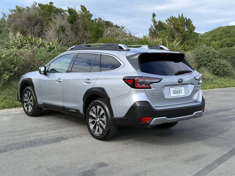 2025 Subaru Outback Touring 2.5i SLT image 5