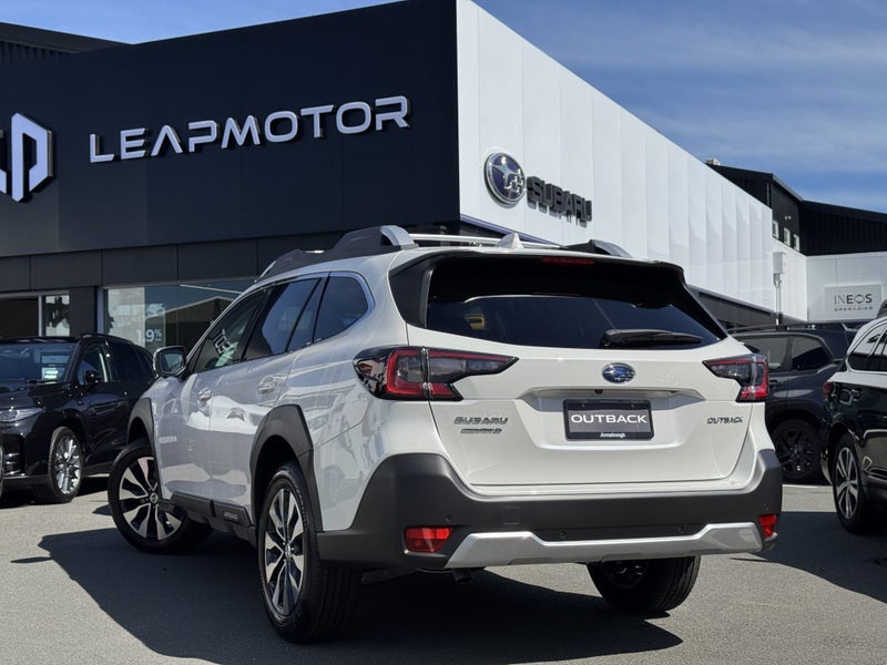 2025 Subaru Outback Touring 2.5L AWD image 2