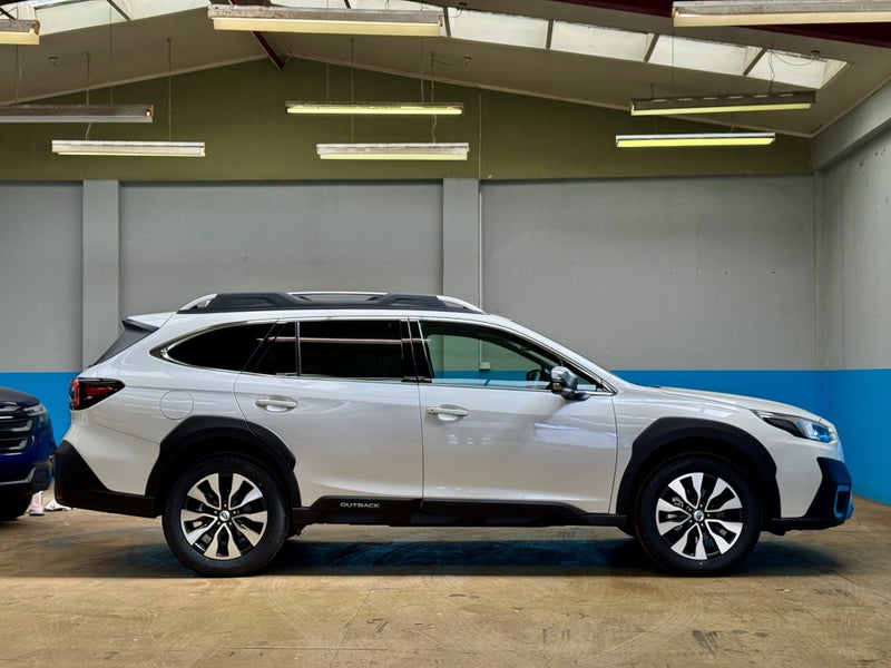 2025 Subaru Outback Touring 2.5L AWD Family Wagon image 3