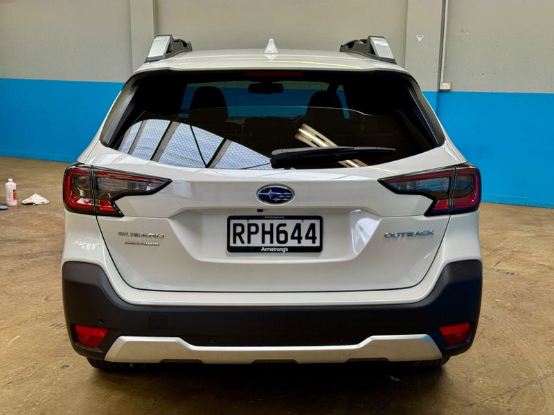 2025 Subaru Outback Touring 2.5L AWD Family Wagon image 5