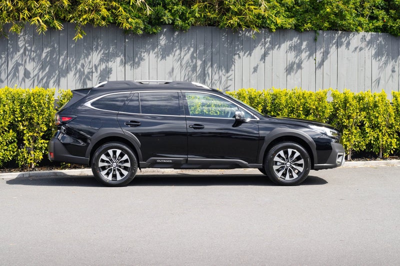2025 Subaru Outback Touring image 2