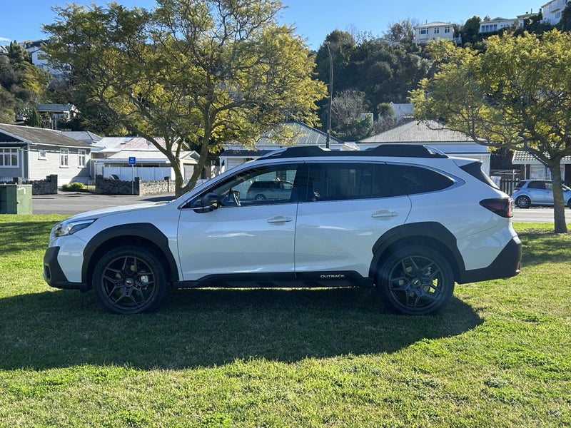 2025 Subaru Outback XT Touring 2.4Pt/4Wd image 4