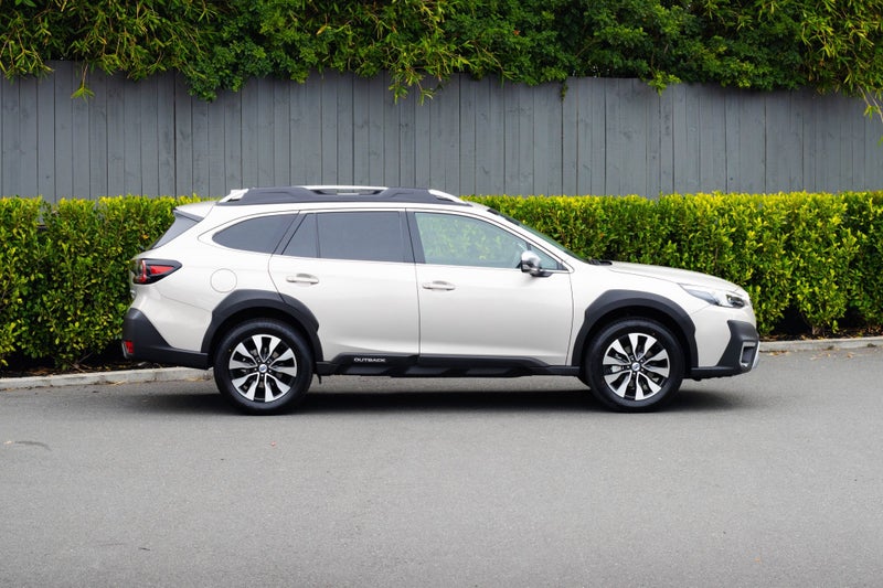 2025 Subaru Outback XT Touring image 2