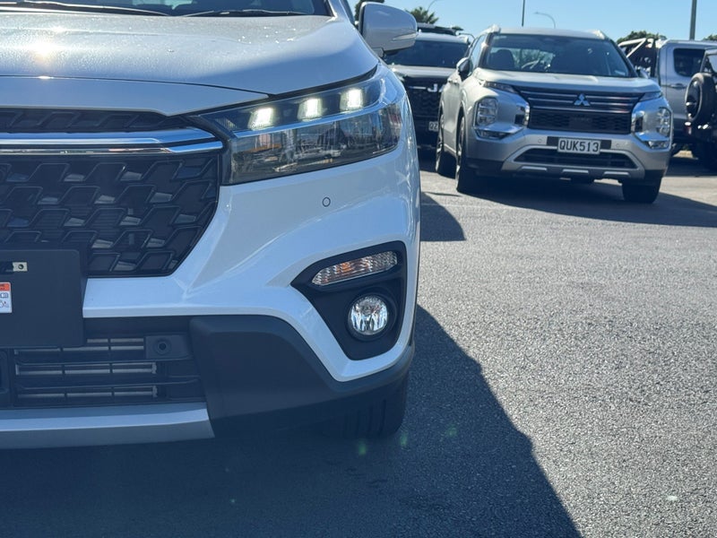 2025 Suzuki S-Cross JLX Hybrid AWD image 5