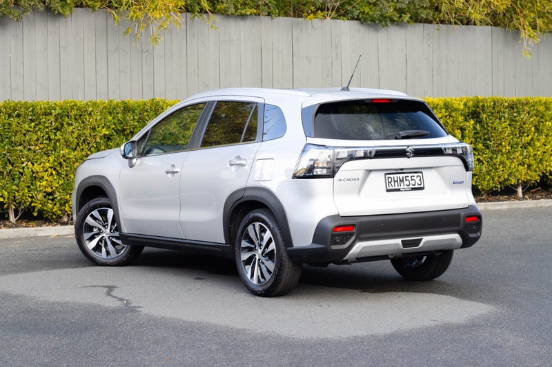2025 Suzuki S-Cross JLX Hybrid AWD Auto image 3