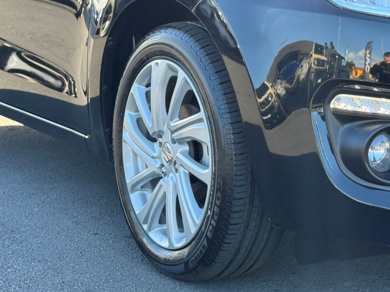 2025 Suzuki Swift GL image 2