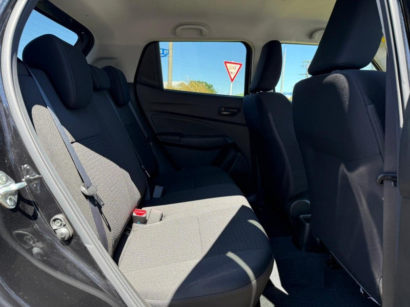 2025 Suzuki Swift GL 1.2P/CVT - image 5