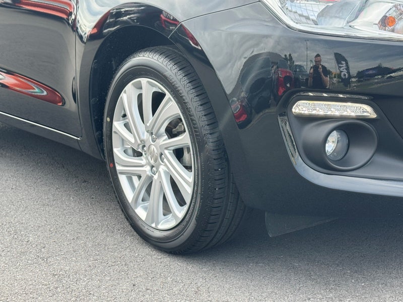 2025 Suzuki Swift GL image 3