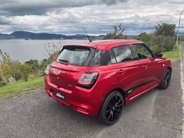 2025 Suzuki Swift GLSC image 3