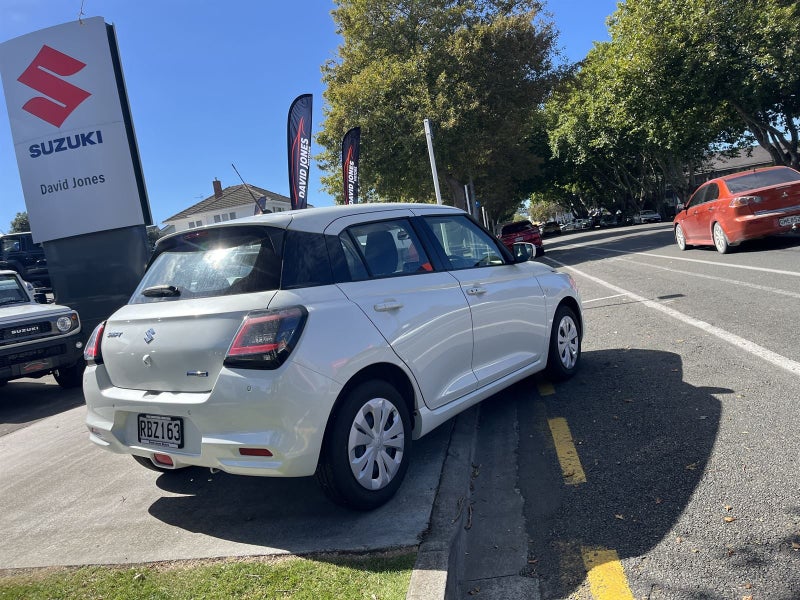 2025 Suzuki Swift GLSC image 5