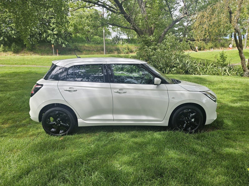 2025 Suzuki Swift GLZC 1.2PMH/CVT image 2