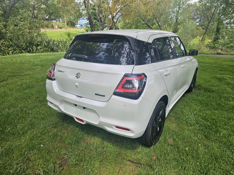 2025 Suzuki Swift GLZC 1.2PMH/CVT image 3
