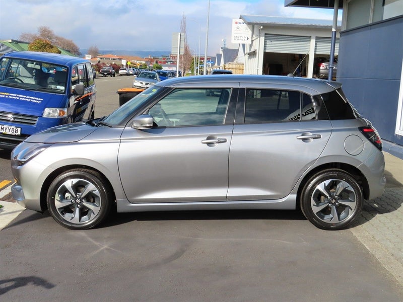 2025 Suzuki Swift RSC HYBRID AUTO image 3