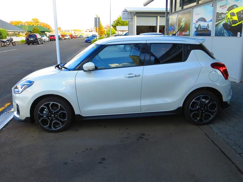 2025 Suzuki Swift SPORT 1.4T MANUAL image 3