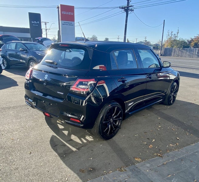 2025 Suzuki Swift SR Special Edition image 4