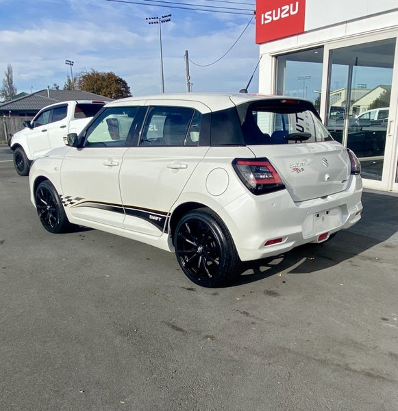 2025 Suzuki Swift SR Special Edition image 3
