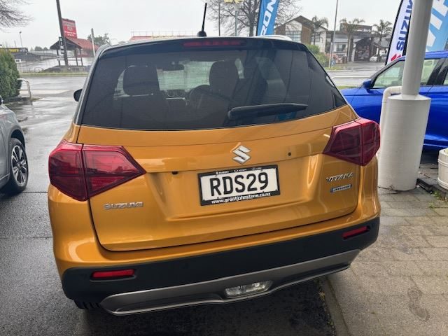 2025 Suzuki Vitara JLX Hybrid 2WD image 2
