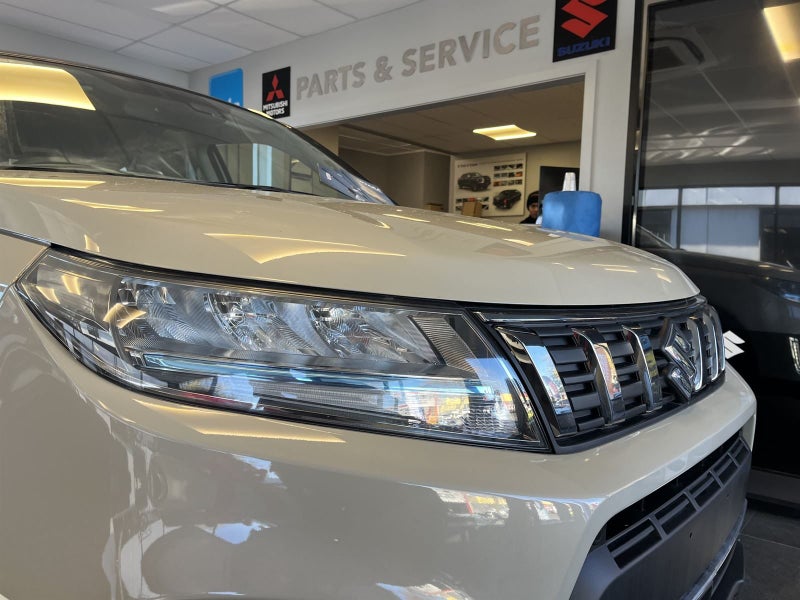 2025 Suzuki Vitara JLX Hybrid 2WD image 2