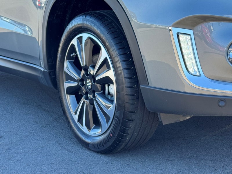 2025 Suzuki Vitara JLX Hybrid image 3