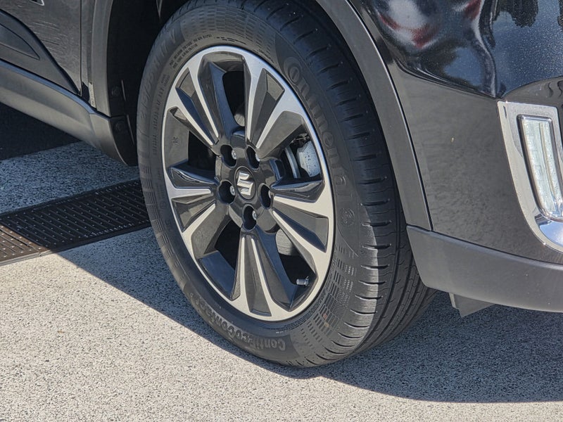 2025 Suzuki Vitara JLX Hybrid image 2