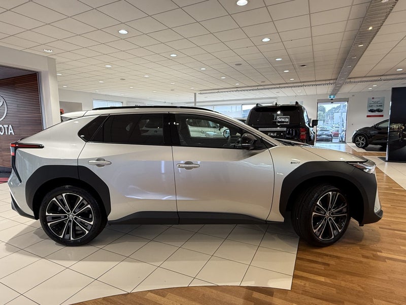 2025 Toyota bZ4X Motion 71Kwh/Ev/4Wd image 3