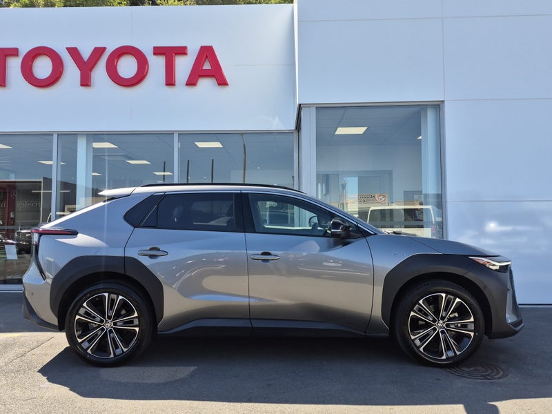 2025 Toyota bZ4X Motion BEV AWD 71KWH image 2