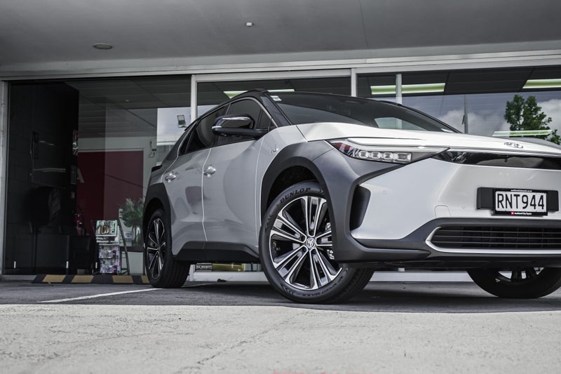 2025 Toyota bZ4X Motion BEV AWD SUV/5D/5S image 4